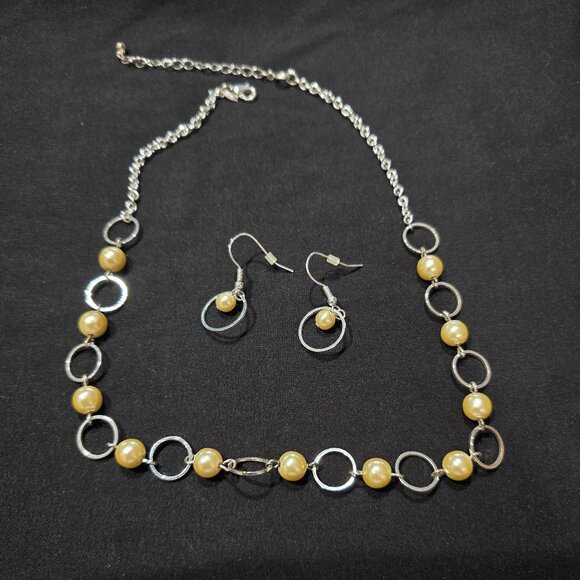 AVON Necklace and Earrings set - Picture 1 of 3